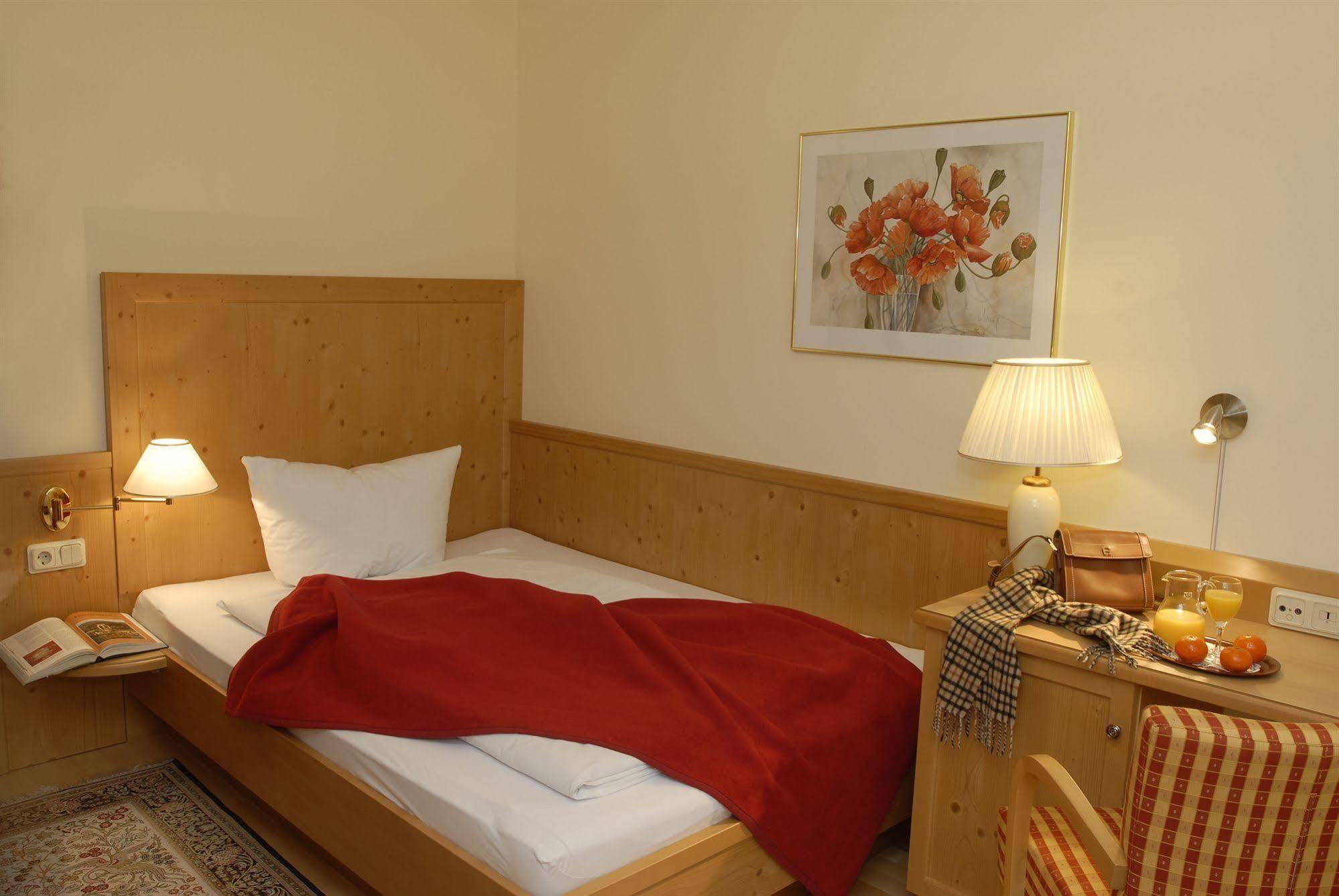 Airport-Hotel Fortuna Lautzenhausen Eksteriør bilde